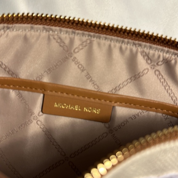 EUC-Micheal Kors Large Rainbow Pride Heart Logo Canvas Zip Pouch. Natural - Picture 4 of 9